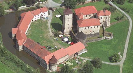 Jednou z nejnavtvovanjích památek v kraji je vodní hrad vihov. 