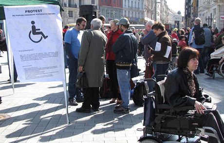 Postien v Brn protestovali proti reform, maj pijt o vhody. (22.3. 2011)