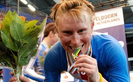 Jarmila Machaová se stíbrnou medailí z mistrovství svta
