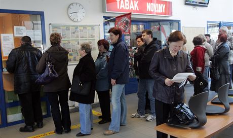 Na zaátku kampan MHD zdarma se na ipové karty stály fronty.