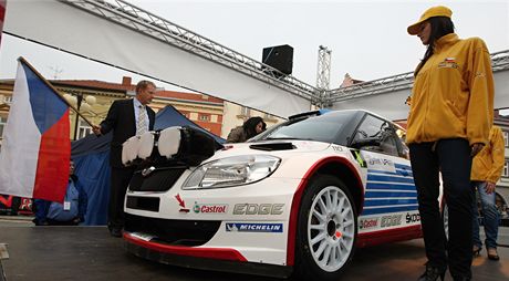 Jan Kopecký a Petr Starý na startu.Valaské rally 2011.