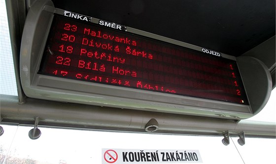Elektronická cedule je již namontována u tramvajové zastávky Malostranská.