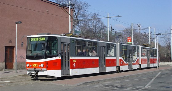 Tramvaj typu KT8N2, ale s výrobním číslem  9063, nabízí připojení k internetu zdarma