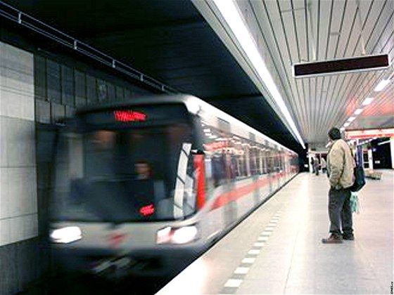 Nová linka metra D by měla jezdit bez řidičů a až za hranice Prahy