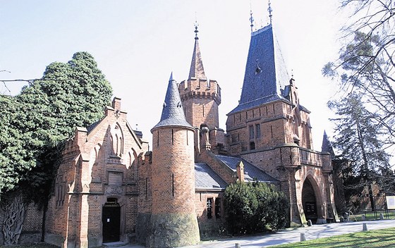 Hradec nad Moravicí je díky zámku a parku turistickým lákadlem, kvli velkému dopravnímu zatíení se to vak me zmnit.