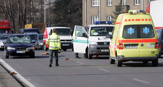 Policie pi etení váné dopravní nehody ve Frýdku-Místku.