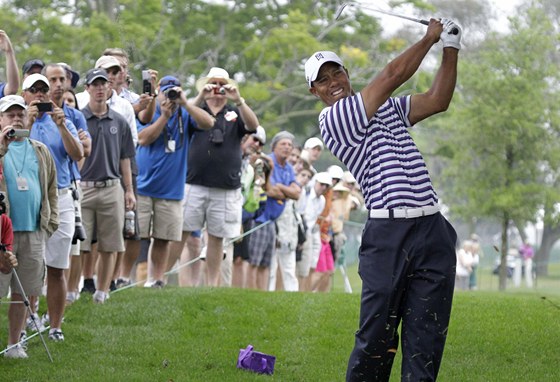 JE TO TAK SPRÁVN? Tiger Woods trénuje na Arnold Palmer Invitational v Bay Hill. Zda proces zmn jeho vihu pokroil, je tké urit.