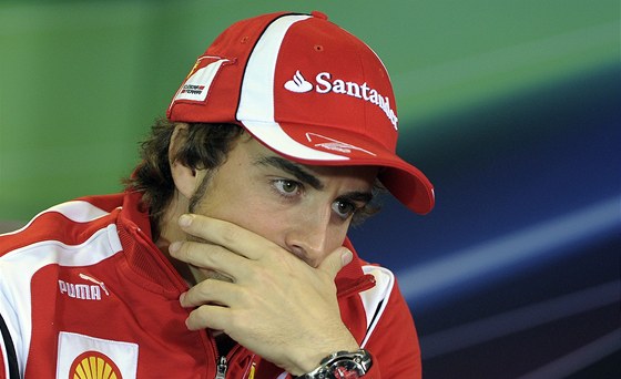 ZAMYLENÝ PORAENÝ. To co loni, prohru titulu mistra svta v posledním okamiku, by Fernando Alonso letos nerad zail. Ped Velkou cenou Austrálie srí sebevdomím, ale slova volí opatrn.