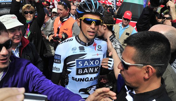 UPROSTED DAVU. Alberto Contador vypadá, jako by se z nj ped etapovým závodem Kolem Katalánska stal adový jezdec. Jene na scénu se bhem závodu vrátil pípad jeho údajného dopingu.