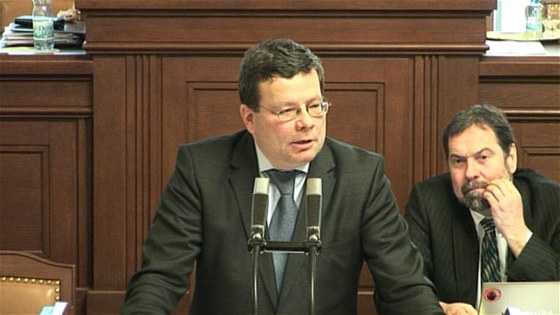 Ministr obrany Alexandr Vondra odpovdnost v kauze ProMoPro odmítá.