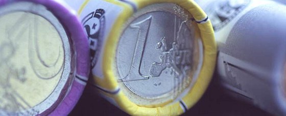 Podle souasné vlády pipadá pijetí eura v úvahu v roce 2017. Ilustraní foto.