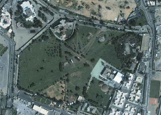 Rezidence Muammara Kaddáfího v Tripolisu na archivním satelitním snímku