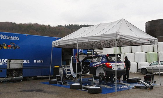 Roman Kresta testoval novou fabii ped Valaskou Rally