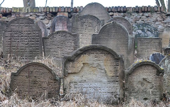 O peníze na opravu se ucházejí hřbitovy i kostely (ilustrační snímek)