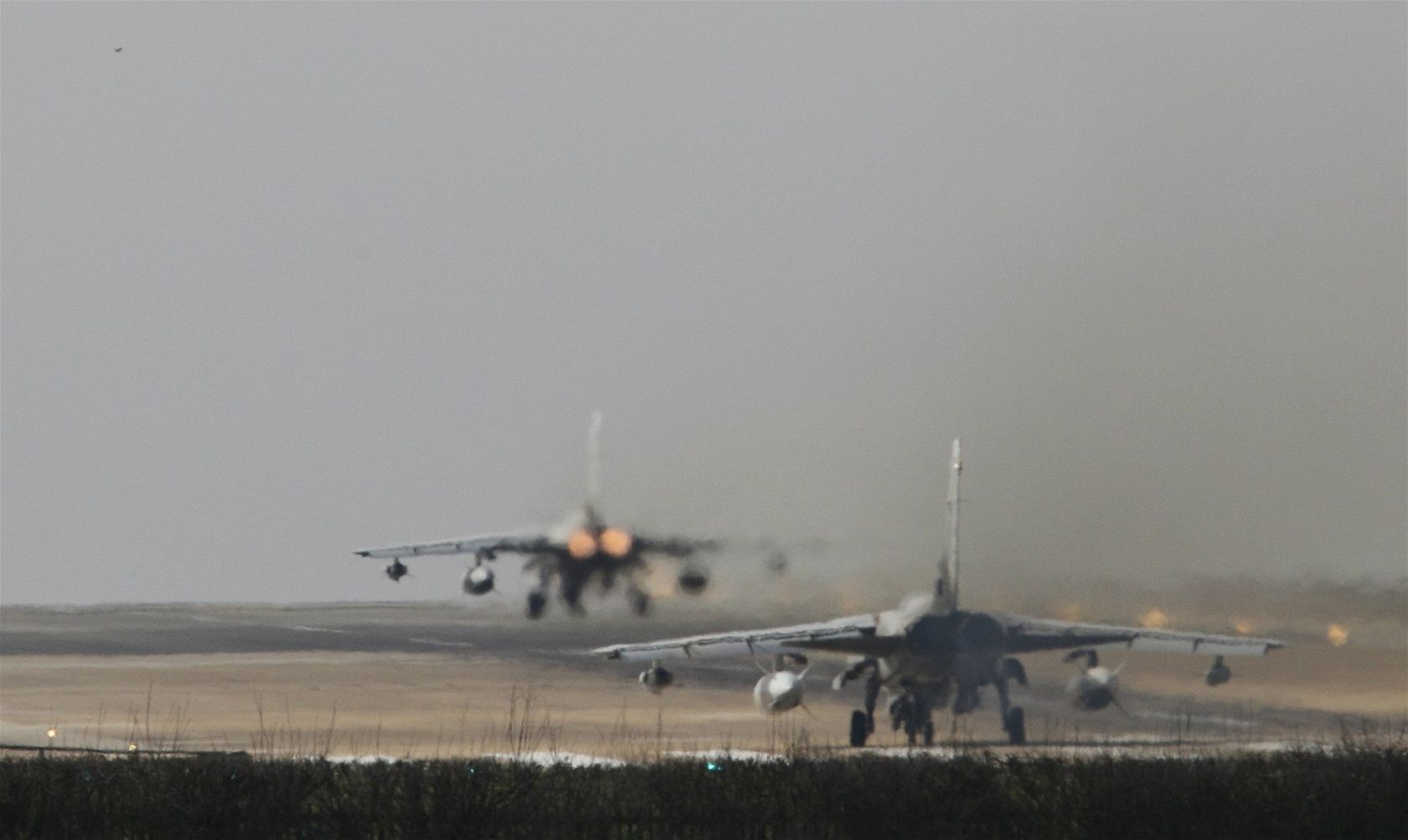 Britské stroje Tornado startují k misi nad Libyí (21. b�ezna 2011)