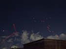 Noní obloha nad Tripolisem - nebe kiuje protiletadlová palba (23. bezna 2011)