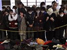 Obyvatelé provincie Fukuima ekají na pídl obleení (24. bezna 2011)