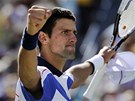 JDU DO FINÁLE! Novak Djokovi se raduje z postupu pes Rogera Federera na turnaji v Indian Wells.