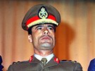 Rok 1970. Kadáfí po svém nástupu k moci vyhlásil republiku, zestátnil vechny