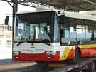 Vykládání nového trolejbusu koda 31 Tr Sor v Hradci Králové