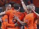 ORANÁDA. Fotbalisté Nizozemska se radují z gólu v duelu s Maarskem.