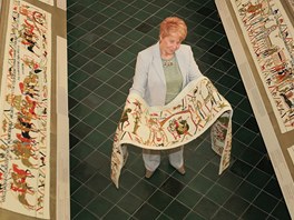 Kopie raněstředověké tapiserie od Věry Mičkové (na snímku) bude na Špilberku vystavena do půlky května.