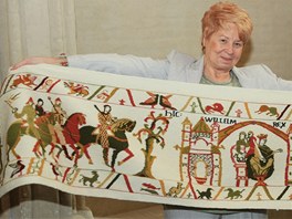 Kopie raněstředověké tapiserie od Věry Mičkové (na snímku) bude na Špilberku vystavena do půlky května.