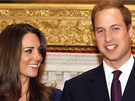 Princ William a Kate Middletonová během zásnub v říjnu 2010