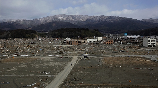 Msto Rikuzentakata v prefetue Iwate srovnala tsunami se zemí (24. bezna 2011)