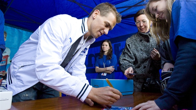 Píznivci cyklokrosae Zdeka tybara pivítali v úterý dvojnásobného mistra svta po skonení sezony v rodném Stíbe