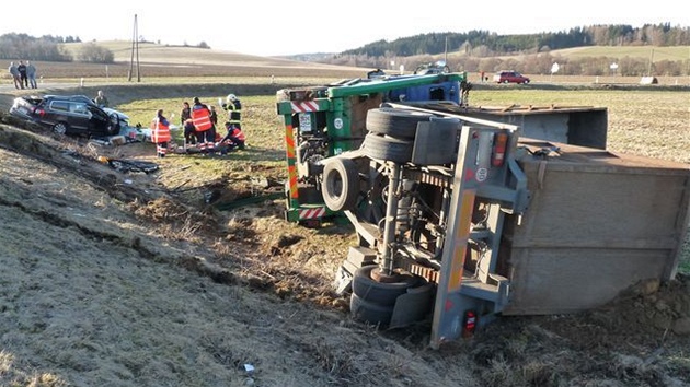 Pi sráce osobního auta s nákladním u ihán na Klatovsku zemeli oba idii