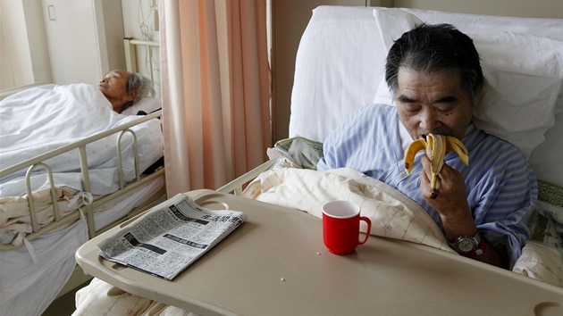 Japonské nemocnice zaplavily tisíce ranných po zemtesením (20. bezna 2011)