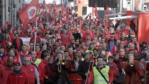 Tisíce demonstrant protestují v Bruselu prtoi úsprným opatením evropských vlád (24. bezen 2011)