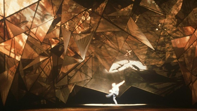 Zábr z inscenace Stravinského Ptáka Ohniváka v Kodani, rok 1972 