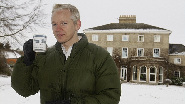 Zakladatel WikiLeaks Julian Assange je ádaný.