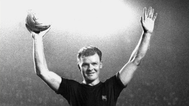 Nkdejí fotbalový útoník slavné Barcelony a kou panlské reprezentace Ladislav Kubala na archivním snímku z 25. ervna 1961.