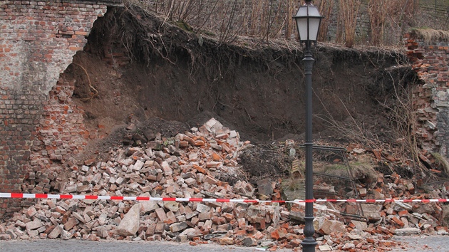Zícená ást hradeb u Adalbertina v Hradci Králové (28. bezna 2011)