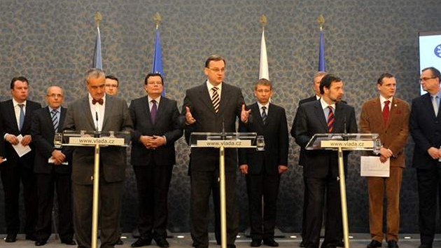 Premiér Petr Neas zhodnotil prvních 100 dn vlády jako velmi úspné. (20.10. 2010)