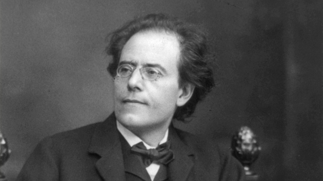 Na Mahlera nejdíve nefungovat arm, kterým Alma oslovala mue. 