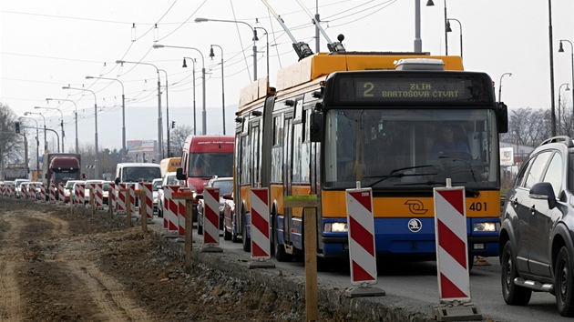 Brzy se dokáte, slibují silniái. Rozíení frekventované silnice dokoní 30. ervna.