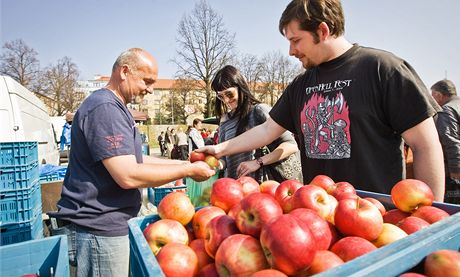 Ve stedu 30. bezna se na náplavce u Dlouho mostu konaly první eskobudjovické farmáské trhy. Zájem nakupujících byl obrovský. 