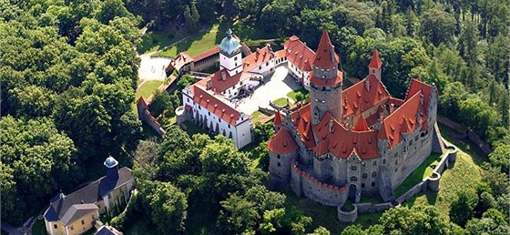 Romantický hrad Bouzov.