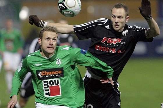 Karel Piták z Jablonce (vlevo) a Zdenk Polák z HFK Olomouc.