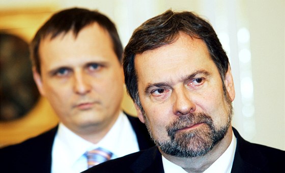Snahu premiéra Nease odvolat ministra Johna oznail Vít Bárta za nepijatelnou. John je podle nj úspný ministr a plní protikorupní program.