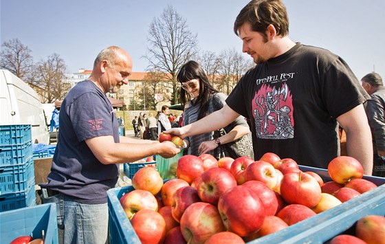 Ve stedu 30. bezna se na náplavce u Dlouho mostu konaly první eskobudjovické farmáské trhy. Zájem nakupujících byl obrovský. 