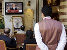Syani poslouchají projev prezidenta Baára Asada (30. bezna 2011)