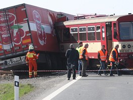 Msto srky vlaku s kamionem ve Velkch Hoticch na Opavsku.