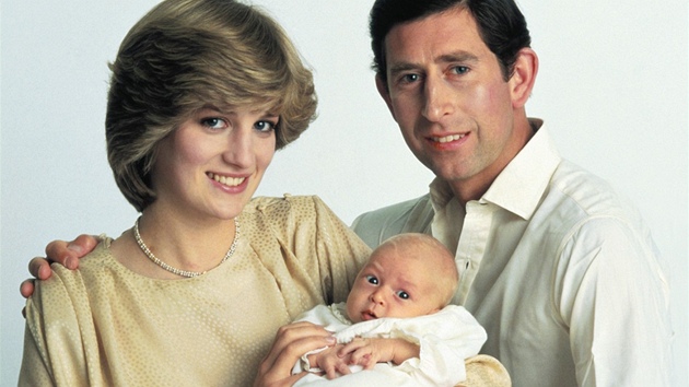 Princezna Diana a princ Charles se svm prvorozenm synem Williamem (27. ervence 1982)