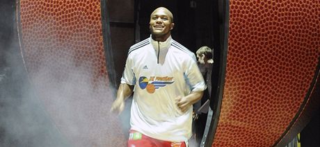 UTKÁNÍ HVZD. Basketbalista Východu Eugene Lawrence z BK Prostjov. 