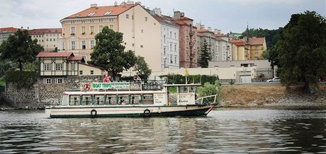 Na Vltavu mezi eskými Budjovicemi a Hlubokou nad Vltavou vyplují v ervnu výletní lod.
